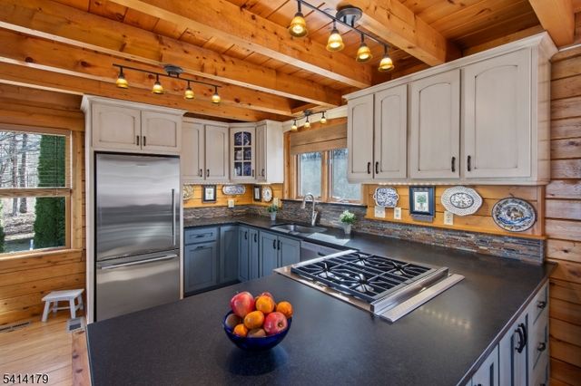 8 Huntsville Rd, Andover Twp., NJ 07860