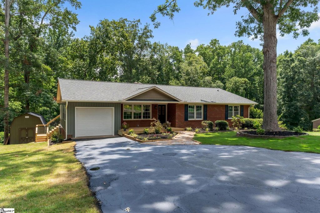 115 E Brookwood Lane, Cowpens, SC 29330
