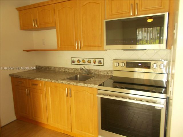 1400 SW 124th Ter 106Q, Pembroke Pines, FL 33027