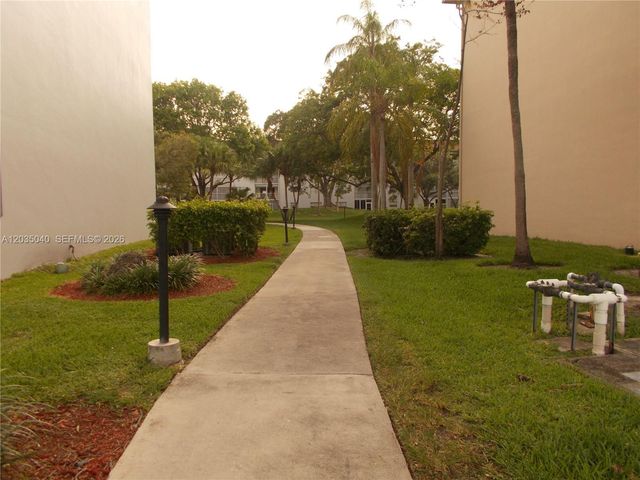 1400 SW 124th Ter 106Q, Pembroke Pines, FL 33027