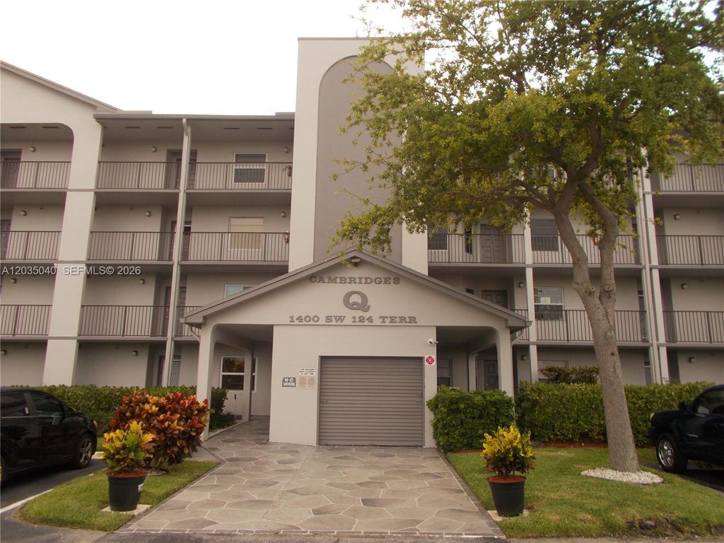 1400 SW 124th Ter 106Q, Pembroke Pines, FL 33027