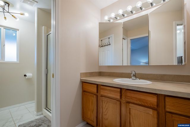 611 Hobson St, Stayton, OR 97383