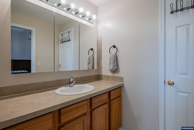 611 Hobson St, Stayton, OR 97383