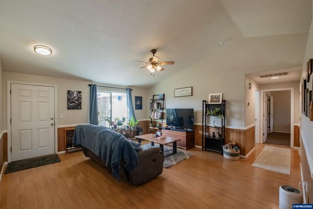 611 Hobson St, Stayton, OR 97383