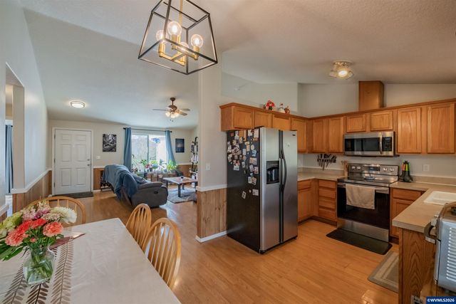 611 Hobson St, Stayton, OR 97383