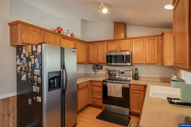 611 Hobson St, Stayton, OR 97383