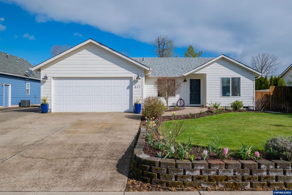 611 Hobson St, Stayton, OR 97383