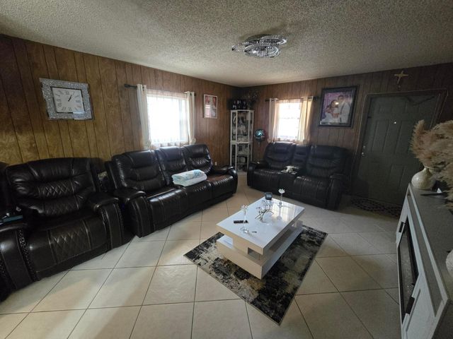 1005 Green Street, West Palm Beach, FL 33405