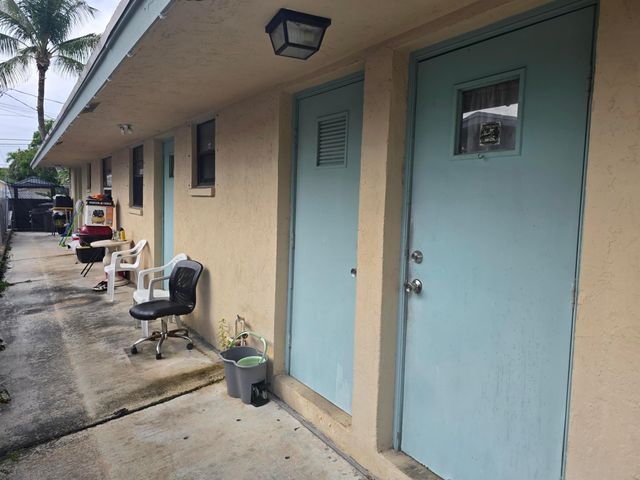 1005 Green Street, West Palm Beach, FL 33405