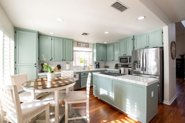 1108 Mandarin Ct, Modesto, CA 95350