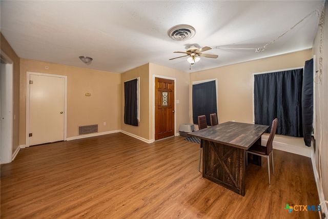 911 S Wells Street, Edna, TX 77957