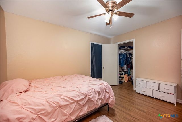 911 S Wells Street, Edna, TX 77957