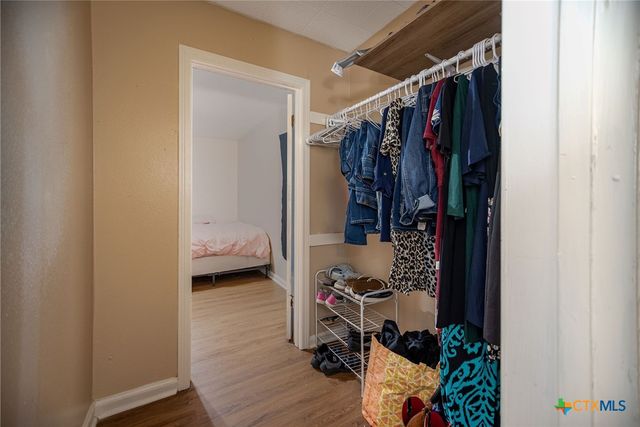 911 S Wells Street, Edna, TX 77957