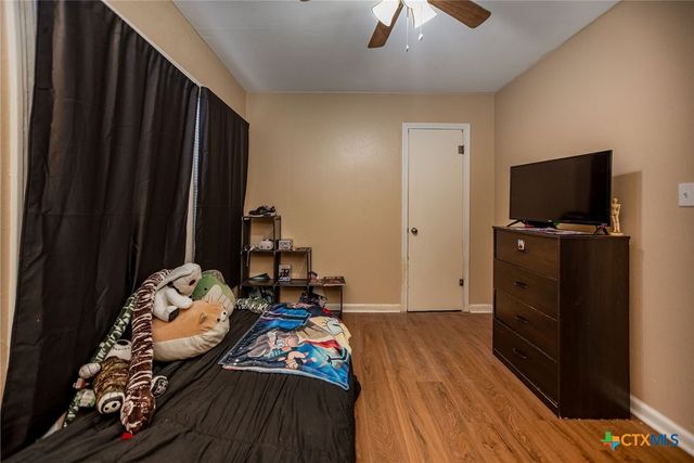 911 S Wells Street, Edna, TX 77957