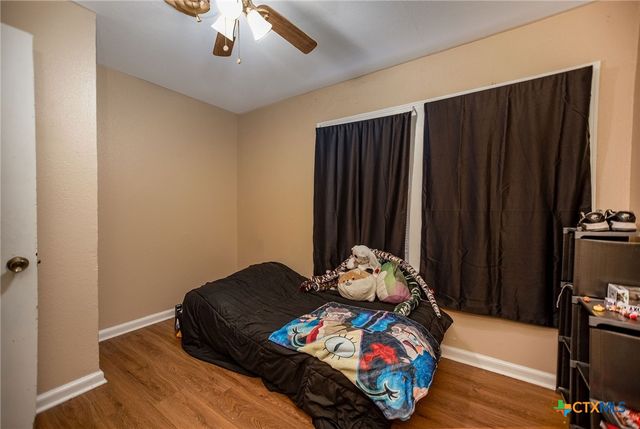 911 S Wells Street, Edna, TX 77957