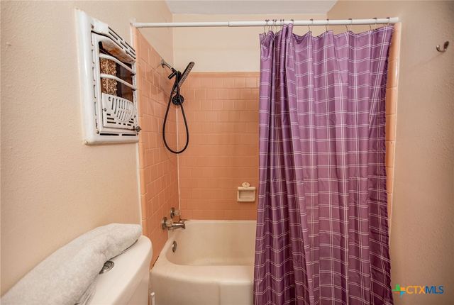 911 S Wells Street, Edna, TX 77957