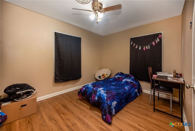 911 S Wells Street, Edna, TX 77957