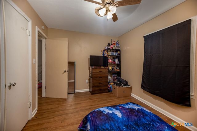 911 S Wells Street, Edna, TX 77957