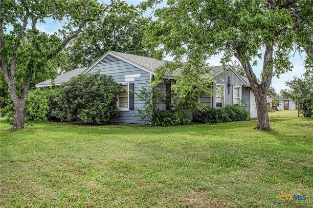 911 S Wells Street, Edna, TX 77957