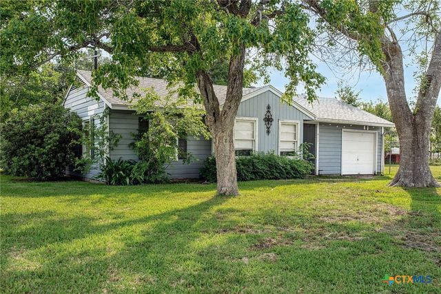 911 S Wells Street, Edna, TX 77957