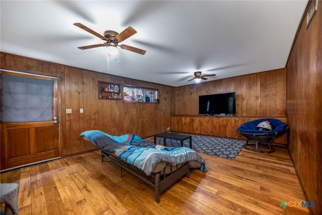 911 S Wells Street, Edna, TX 77957