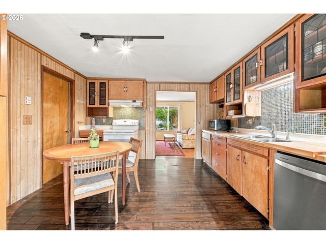 1753 ELKAY Dr, Eugene, OR 97404