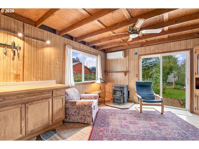 1753 ELKAY Dr, Eugene, OR 97404