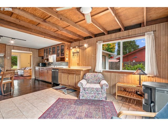 1753 ELKAY Dr, Eugene, OR 97404