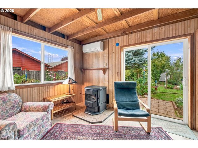 1753 ELKAY Dr, Eugene, OR 97404