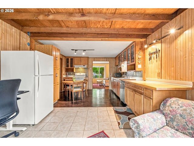 1753 ELKAY Dr, Eugene, OR 97404
