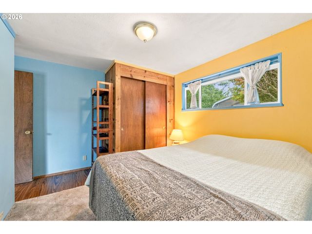 1753 ELKAY Dr, Eugene, OR 97404