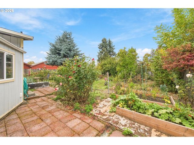 1753 ELKAY Dr, Eugene, OR 97404
