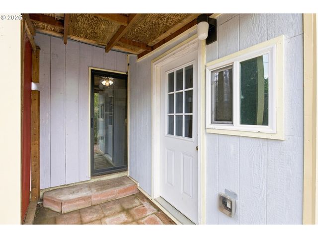 1753 ELKAY Dr, Eugene, OR 97404