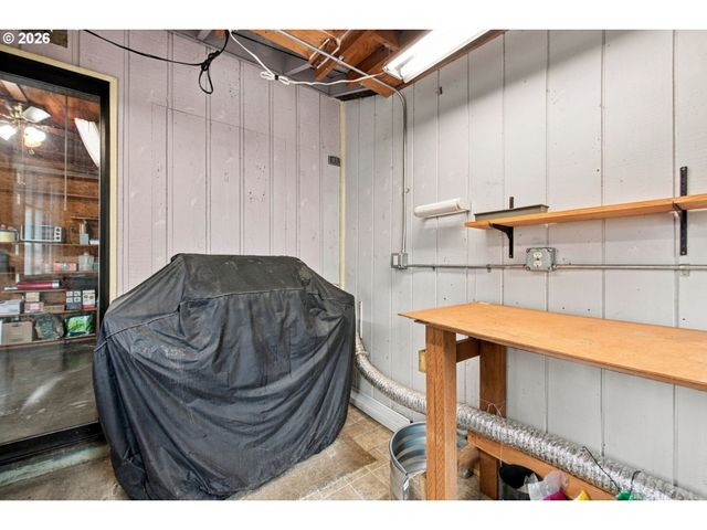1753 ELKAY Dr, Eugene, OR 97404