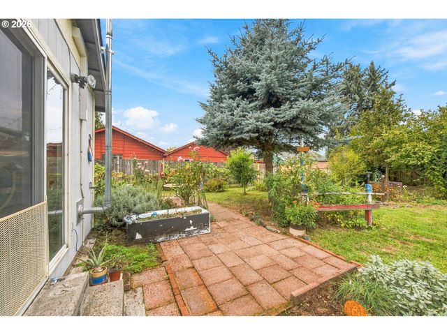 1753 ELKAY Dr, Eugene, OR 97404