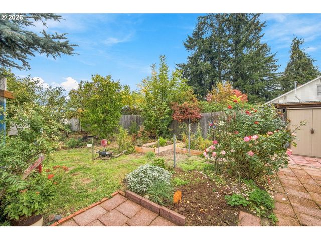 1753 ELKAY Dr, Eugene, OR 97404