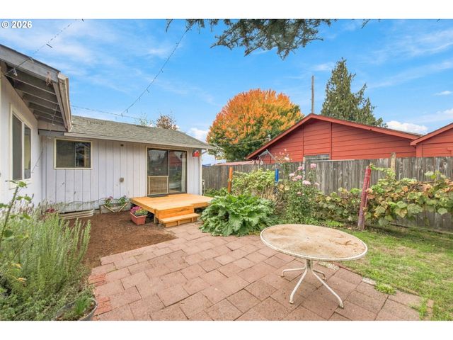1753 ELKAY Dr, Eugene, OR 97404