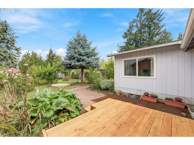 1753 ELKAY Dr, Eugene, OR 97404