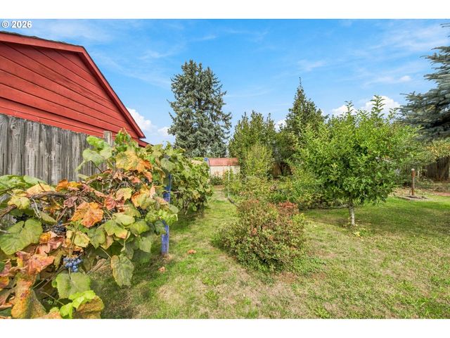 1753 ELKAY Dr, Eugene, OR 97404