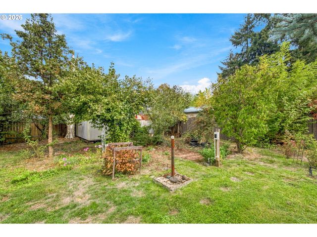 1753 ELKAY Dr, Eugene, OR 97404