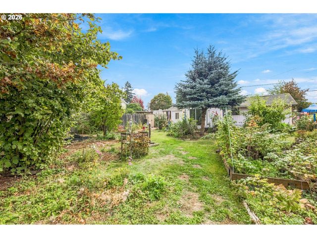 1753 ELKAY Dr, Eugene, OR 97404