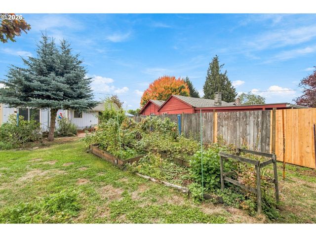 1753 ELKAY Dr, Eugene, OR 97404