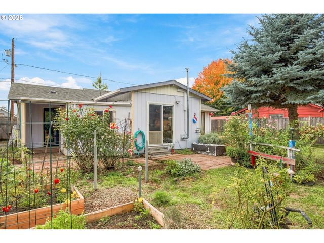 1753 ELKAY Dr, Eugene, OR 97404