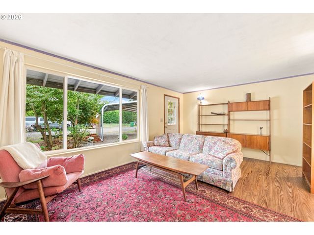 1753 ELKAY Dr, Eugene, OR 97404