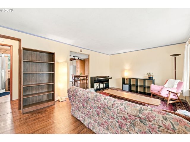 1753 ELKAY Dr, Eugene, OR 97404
