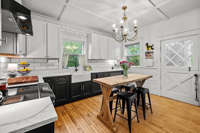 10 Latisquama Rd, Southborough, MA 01772