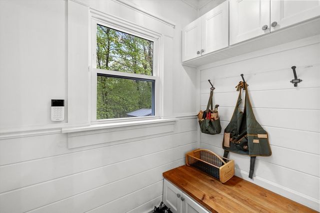 10 Latisquama Rd, Southborough, MA 01772