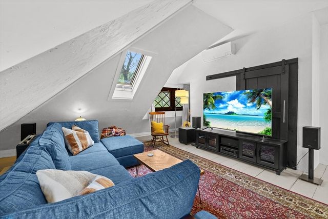 10 Latisquama Rd, Southborough, MA 01772