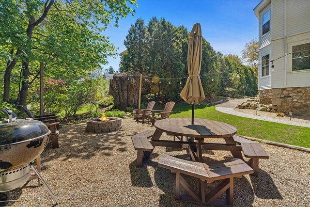10 Latisquama Rd, Southborough, MA 01772