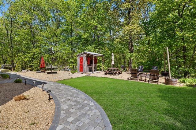 10 Latisquama Rd, Southborough, MA 01772